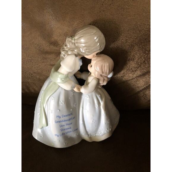 “My Dearest Granddaughter” Precious Moments Collectible Musical Figurine 2006 - Picture 1 of 3